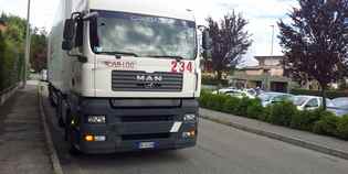 Pelago. Aveva i freni rotti il Tir che ha travolto auto e pullman. Evitata una strage