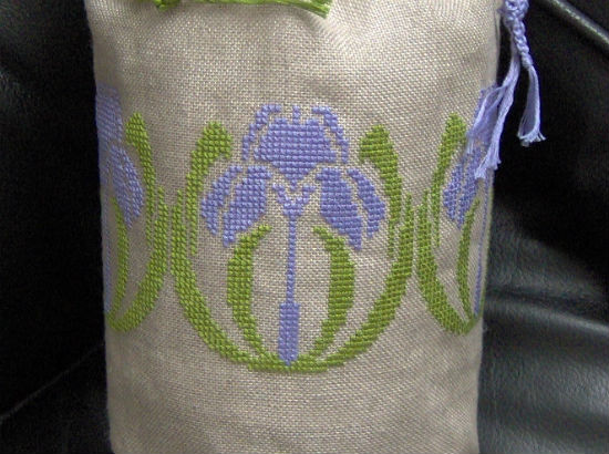 La ceramica di Faenza nell’arte del ricamo. Mostra a Villa Pecori...