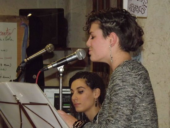 Al villaggio di Figliano con Viola e Carlotta. Le vincitrici dell'OK!Contest in concerto