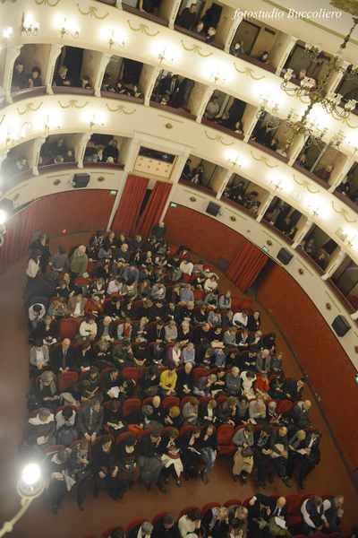 Borgo. Applausi ed emozione in teatro per La Traviata. Foto e cronaca