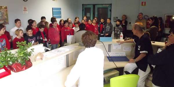 Natale 2013. Foto e cronaca di saggi e canti a Borgo. Anche in ospedale
