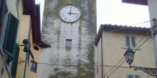Borgo. Orologio digitale nella torre. Ma la pulizia dell'intonaco solo a primavera