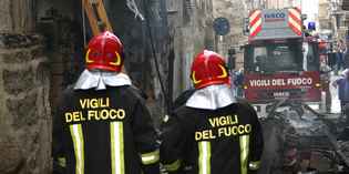 Sant'Agata. Casa distrutta da un incendio. La colpa, forse, della caldaia a legna