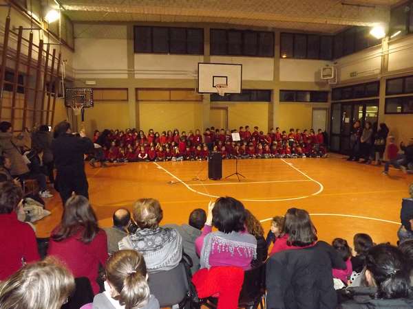 Natale 2013. Foto e cronaca di saggi e canti a Borgo. Anche in ospedale