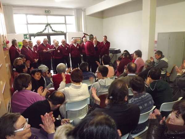 Natale 2013. Foto e cronaca di saggi e canti a Borgo. Anche in ospedale