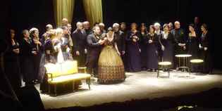 Borgo. Applausi ed emozione in teatro per La Traviata. Foto e cronaca