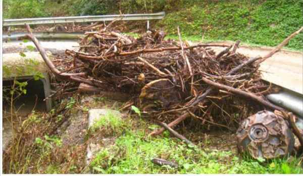 Barberino: lo strano caso di Via di Lamole. Minacciata anche dal torrente...