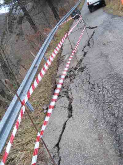 Palazzuolo. 'Cede' la strada per Mantigno. 5 famiglie isolate...