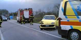Borgo. Strada dritta e in aperta campagna... tamponamento tra auto...