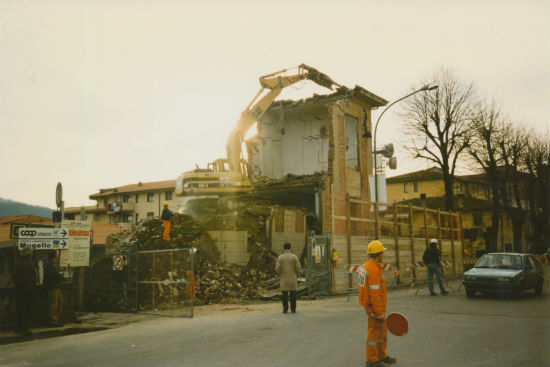 Borgo. Abbattuto il vecchio dispensario antitubercolare. Foto e storia