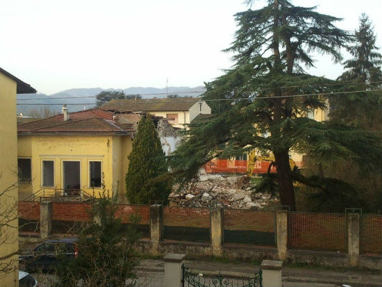 Borgo. Abbattuto il vecchio dispensario antitubercolare. Foto e storia
