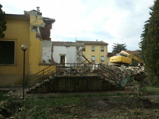 Borgo. Abbattuto il vecchio dispensario antitubercolare. Foto e storia