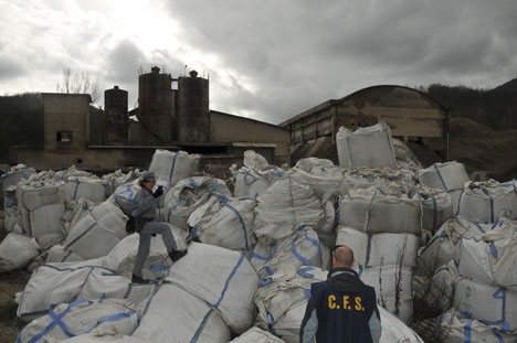 Paterno. L'ex cava al centro di un traffico illecito di rifiuti