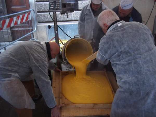 Borgo. Tanta gente alla polentata delle ceneri 2014. Foto e cronaca