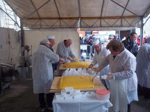 Borgo. Tanta gente alla polentata delle ceneri 2014. Foto e cronaca