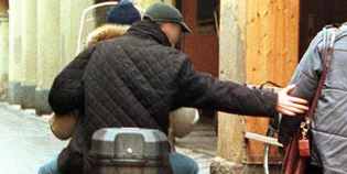 Pratolino. Nuovo scippo alla fermata. Stesse modalità...