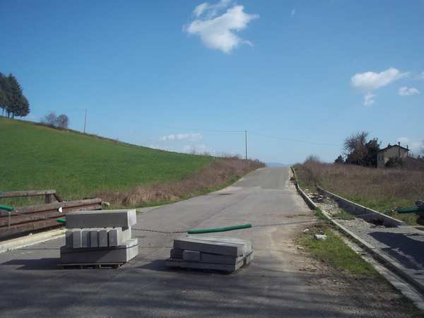 Borgo. Nuove case in zona Fornaci? Strada chiusa da anni