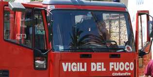 Caselle. In Fiamme la veranda del Circolo Arci, danni contenuti
