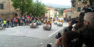 Barberino. Le “botti” del Maggio in gara a Suvereto.