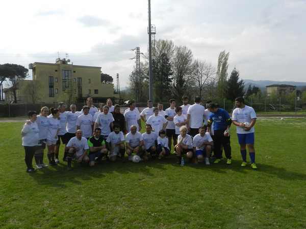 San Piero. In campo per dare un calcio all'alcol. Foto...
