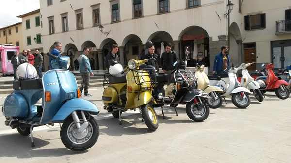 Mugello. TT: I 'Tortello Tour' del Vespa Club. Foto e info...