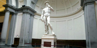 Le microfratture del David studiate da un giovane ricercatore mugellano.