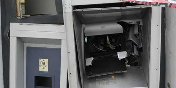 Barberino. Fanno 'saltare' sportello bancomat. Caccia all'uomo..