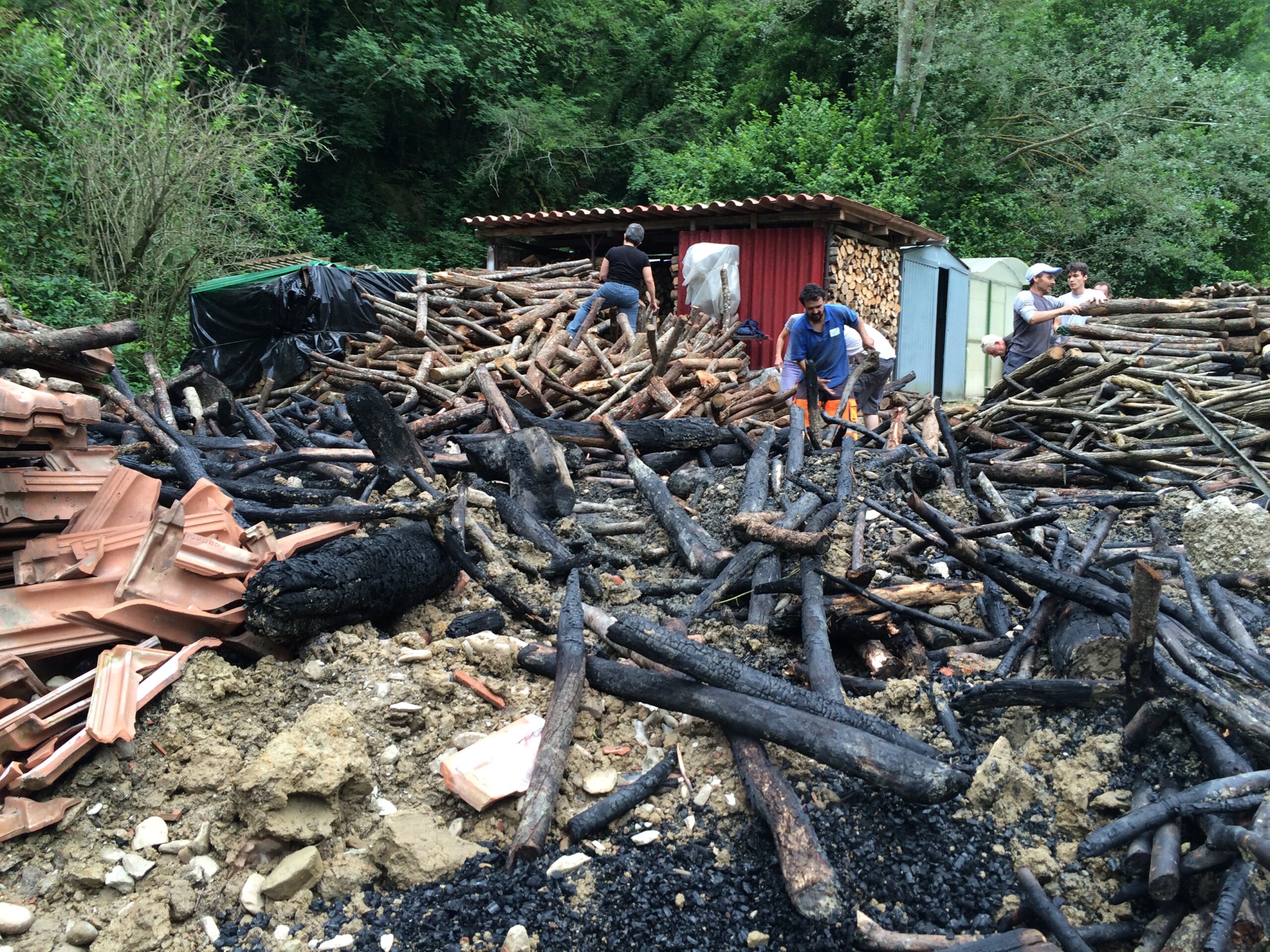 Palazzuolo. A fuoco deposito di legname, origine dolosa?