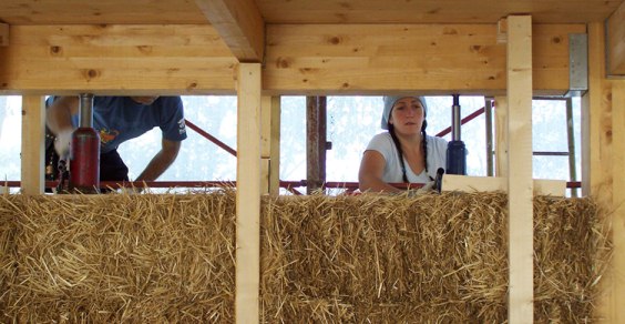 Officina Lieve. Come costruire con le balle di paglia, un corso. Info...