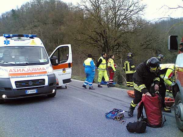 Borgo. Auto si ribalta a Battiloro. Arrivano Vigili del Fuoco e 118