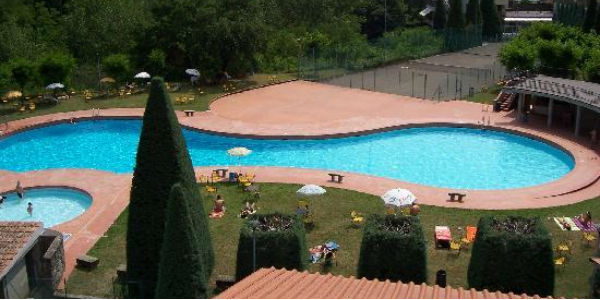 Venerdì musica in piscina a Ronta. Per beneficenza, info...