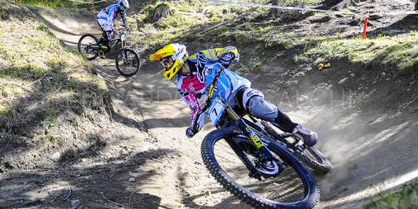 Downhill in bici. La prima giornata della Coppa Europa a Pila