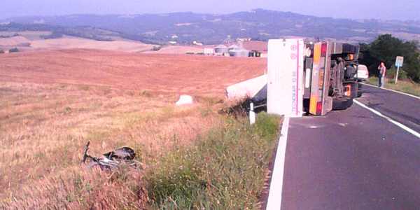 Tre mugellani in bici sulla Francigena. Tragedia sfiorata con un camion