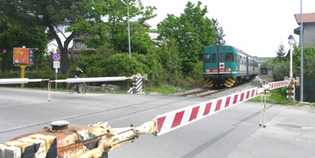 Vicchio. Venticinque minuti in coda al passaggio a livello, una lettera