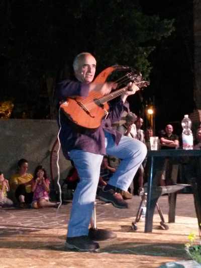 Ronta. Folla per le canzoni popolari di Marasco alla Terrazza. Cronaca