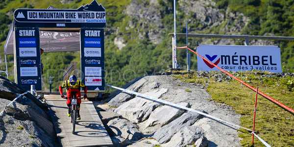 Downhill a Meribel. Le foto più belle (e più pazze) delle qualifiche...