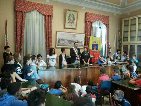 Sindaco dei ragazzi a Borgo. Le foto del baby sindaco e della Giunta