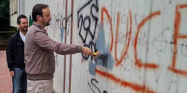 Omoboni cancella le scritte sul Duce. Foto...