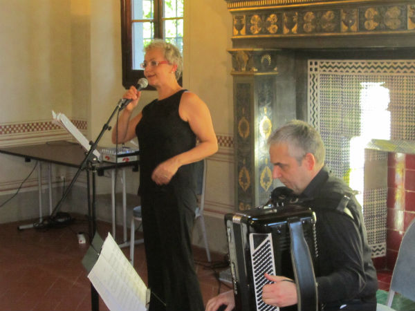 Fra canti, sculture e foto a villa Pecori Giraldi