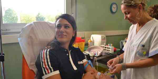 Avis. Campionessa di kayak dona sangue a Borgo. Foto...