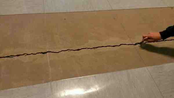 Crepe nell'ospedale di Borgo. Cinque Stelle: 'Presto i lavori'