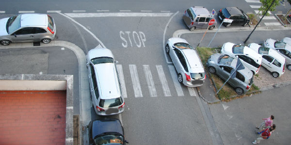 Borgo. Parcheggi & divieti, foto di inciviltà....