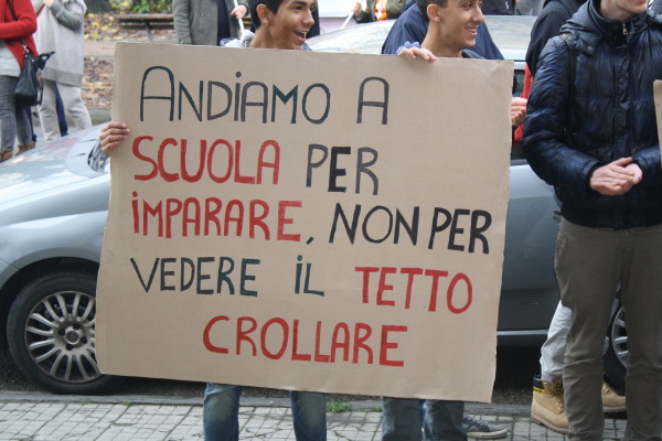 Chino Chini. Le foto più belle (e gli striscioni) della manifestazione...