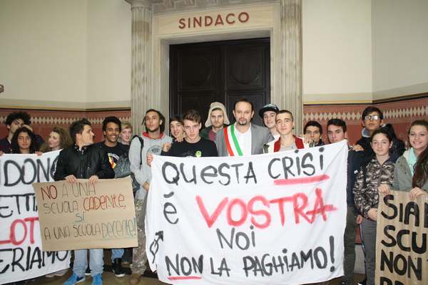Chino Chini. Le foto più belle (e gli striscioni) della manifestazione...