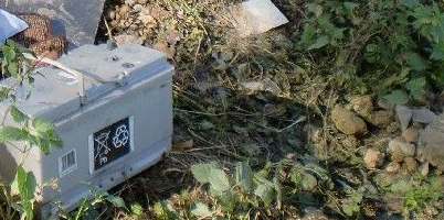 La Panoramica, i rifiuti abbandonati e lo smaltimento delle batterie