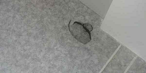 Chino Chini. Cede (ancora) il pavimento di un prefabbricato....