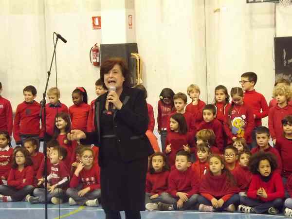Borgo. Palazzetto pieno per i canti di Natale dei bimbi. Foto...