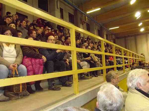 Borgo. Palazzetto pieno per i canti di Natale dei bimbi. Foto...