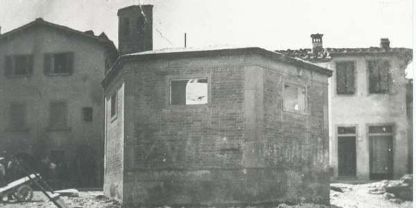 Borgo com'era. La latrina in Piazza del Poggio...