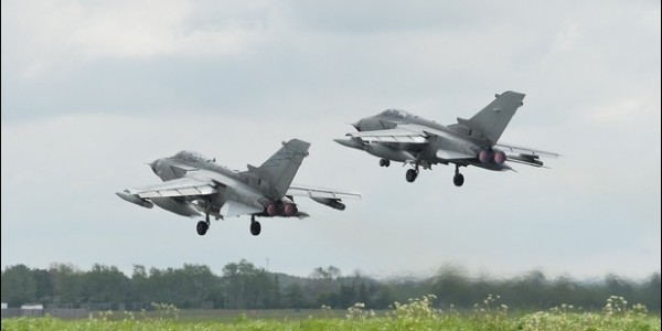 Inseguivano un aereo sospetto i due caccia del 'bang'